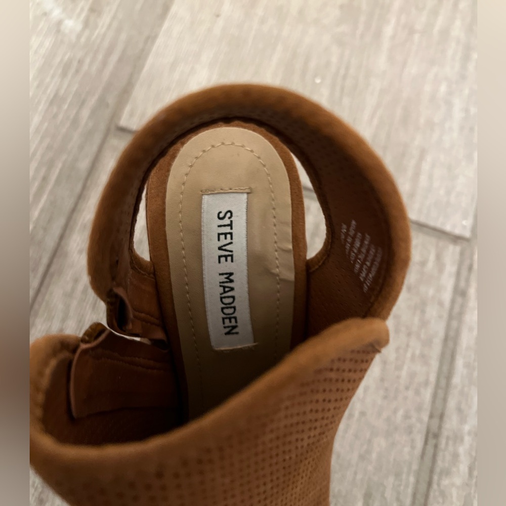 Steve Madden Brown suede chunky block heel with side zipper - Picture 4 of 5